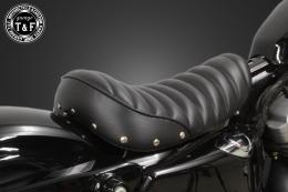 スポーツスター(2004〜2021年)専用　スタッド付きシングルシートタイプA(タックロール)