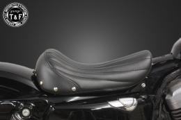 スポーツスター(2004〜2021年)専用　スタッド付きシングルシートタイプA(バーチカル)