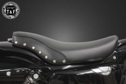 スポーツスター(2004〜2021年)専用　スタッド付きシングルシートタイプB(スムース)