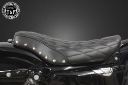 スポーツスター(2004〜2021年)専用　スタッド付きシングルシートタイプB(ダイヤ)