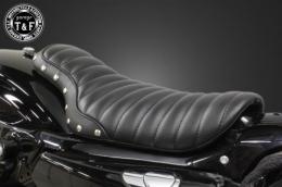 スポーツスター(2004〜2021年)専用　スタッド付きシングルシートタイプBフラット(タックロール)