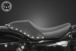 スポーツスター(2004〜2021年)専用　スタッド付きシングルシートタイプC(スムース)