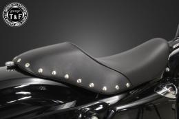 スポーツスター(2004〜2021年)専用　スタッド付きシングルシートタイプC(スムース)