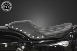 スポーツスター(2004〜2021年)専用　スタッド付きシングルシートタイプC(ダイヤ)