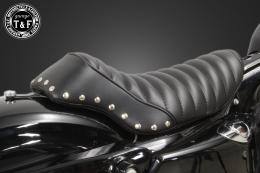 スポーツスター(2004〜2021年)専用　スタッド付きシングルシートタイプCショート(タックロール)