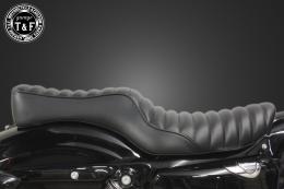 スポーツスター(2004〜2021年)専用　ダブルシート(タックロール)