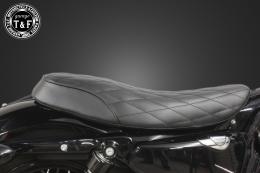 スポーツスター(2004〜2021年)専用　ショートフラットシート(ダイヤ)