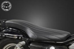 スポーツスター(1982〜2003年)専用　コブラシート(バーチカル)