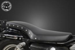 スポーツスター(1982〜2003年)専用　スタッド付きコブラシート(スムース)