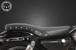 スポーツスター(1982〜2003年)専用　スタッド付きコブラシート(スムース)