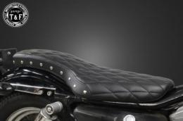 スポーツスター(1982〜2003年)専用　スタッド付きコブラシート(ダイヤ)