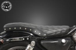 スポーツスター(1982〜2003年)専用　スタッド付きコブラシート(ダイヤ)