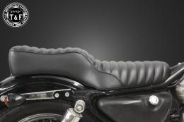 スポーツスター(1982〜2003年)専用　ダブルシート(タックロール)