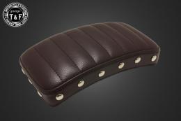 スタッド付きアンティークピリオンシート(タックロール)ブラウン