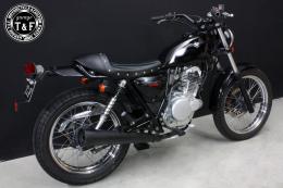 グラストラッカー250(キャブモデル専用)　スタッド付きカフェシート(バーチカル)