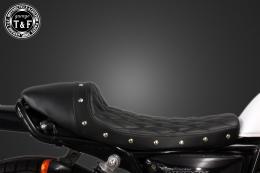 グラストラッカー250(キャブモデル専用)　スタッド付きカフェシート(ダイヤ)