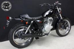 グラストラッカー250(キャブモデル専用)　スタッド付きカフェシート(タックロール)