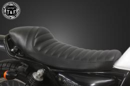 グラストラッカー250(キャブモデル専用)　カフェシート(タックロール)