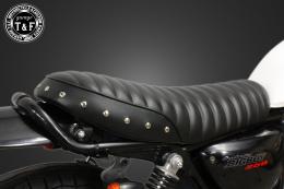 グラストラッカー250(キャブモデル専用)　スタッド付きショートフラットシート(タックロール)