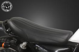 グラストラッカー250(キャブモデル専用)　ショートフラットシート(バーチカル)