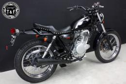 グラストラッカー250(キャブモデル専用)　スタッド付きツーリングシート(スムース)