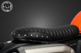 CL250　スタッド付きフラットシート(タックロール)