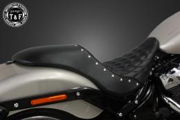 ソフテイルブレイクアウト(2018〜2024年)　スタッド付きガンファイターシート(ダイヤ)