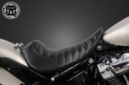 ソフテイルブレイクアウト(2018〜2024年)　シングルシート(タックロール)