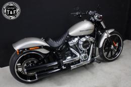 ソフテイルブレイクアウト(2018〜2024年)　シングルシート(タックロール)