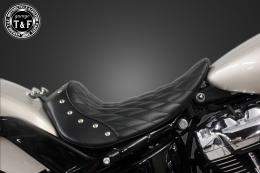 ソフテイルブレイクアウト(2018〜2024年)　スタッド付きシングルシート(ダイヤ)