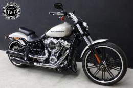 ソフテイルブレイクアウト(2018〜2024年)　ピリオンシート(スムース)