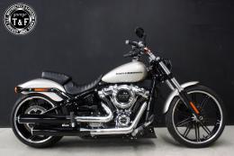 ソフテイルブレイクアウト(2018〜2024年)　ピリオンシート(タックロール)