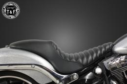 ソフテイルブレイクアウト(FXSB)　ガンファイターシート(タックロール)